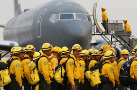 145 brigadistas mexicanos llegan a Chile para enfrentar incendios forestales