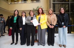 Grupo transversal de diputadas presentan proyecto para aumentar participación de mujeres en el Congreso