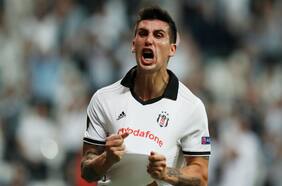 Ocho nuevos positivos por Covid-19 en el Besiktas de Enzo Roco