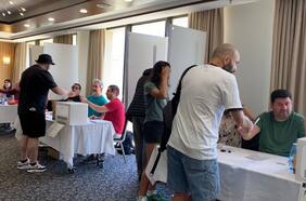 Plebiscito 2023: opción ‘En contra’ de una nueva Constitución lidera tendencias en Nueva Zelandia y Australia