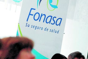 Crisis de las Isapres: ¿Conviene cambiarse a Fonasa y contratar un seguro complementario?
