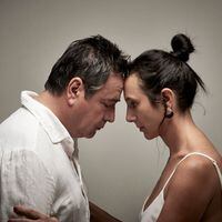 Blanca Lewin y Claudio Arredondo protagonizan “En el medio” la nueva producción de Teatro Zoco