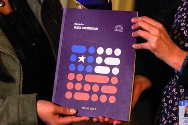 El borrador de nueva Constitución ahora tiene índice: revisa los capítulos aprobados por la Comisión de Armonización