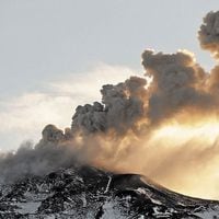 Erupción en Las Canarias: ¿Qué volcanes están en riesgo en Chile?