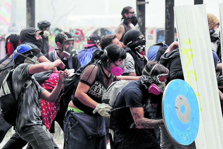 Protest against Chile 's government in Santiago (47246111)