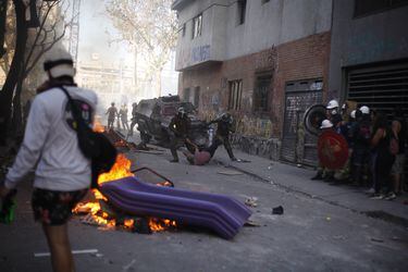Oposición critica golpiza de carabinero a adulto mayor y PS anuncia acciones legales