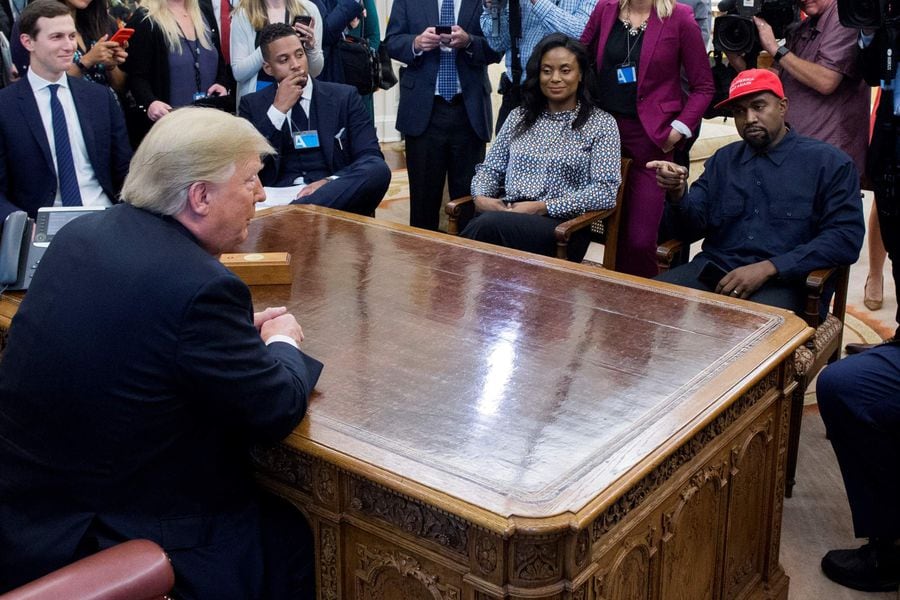 Trump recibe a Kanye West para debatir cómo prevenir la violencia de pandillas y la reforma del sistema penitenciario