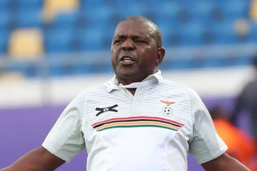 Bruce Mwape, entrenador de la selección femenina de Zambia, es acusado de abusar sexualmente de las jugadoras.