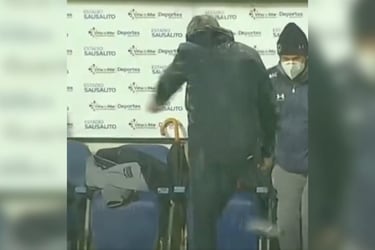 La pataleta de Ariel Holan en el empate de la UC frente a Everton