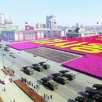 Kim exhibe poder militar en víspera de histórica cita con Seúl en JJ.OO.