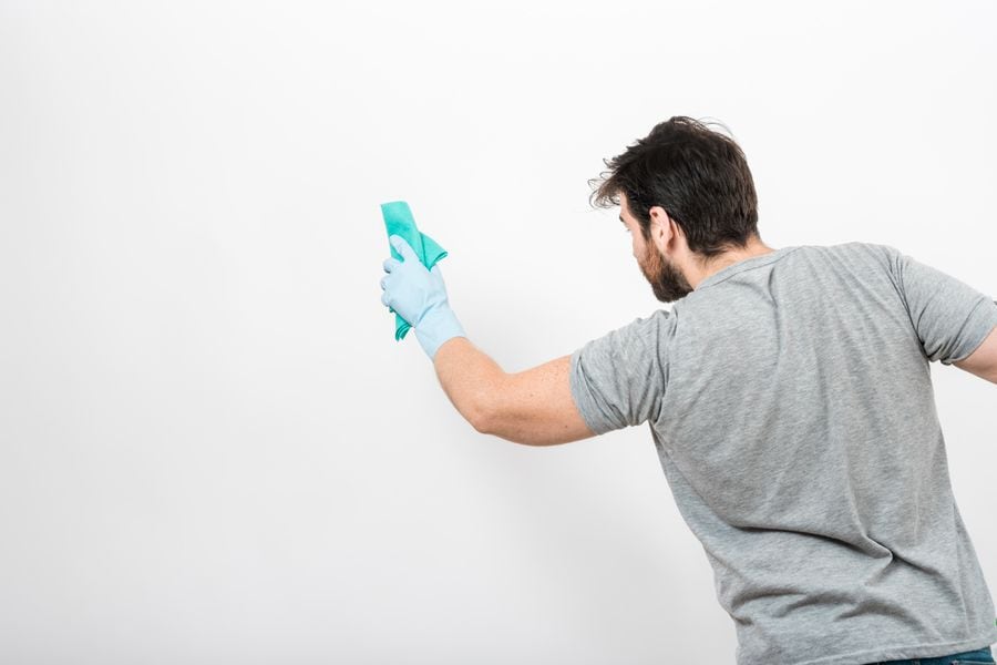 Cómo limpiar las paredes blancas en tu hogar