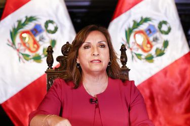Dina Boluarte insiste en que no renunciará a presidencia de Perú: “No terminaría la crisis”