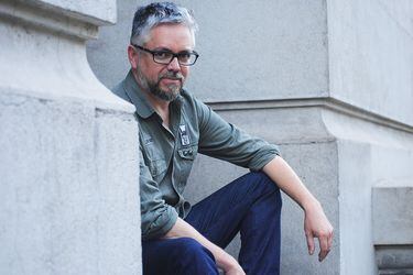 Jorge Baradit: "La historia es peligrosa porque produce posición política"