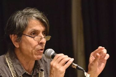 Adrián Moyano, escritor argentino: “Si algo enseña la situación chilena es que la solución al conflicto mapuche no puede pasar por criterios policiales o militares”