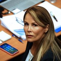 “No alcanzó a despertar”: abogado de Cathy Barriga niega incumplimiento de arresto domiciliario