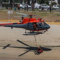 Funcionaria de la Armada cae desde helicóptero en playa de Viña mientras realizaba “ejercicios de entrenamiento de rescate”