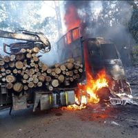 Encapuchados queman maquinaria forestal en Curanilahue