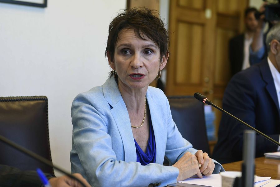 La ministra Carolina Tohá asistió a la sesión de la comisión de Seguridad en el Senado.