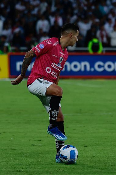 Paparazzo Rubro-Negro on X: Maurício Isla foi liberado pela Federação  Chilena para atuar pelo #Flamengo no jogo desta noite. Ainda assim, o  jogador deve se apresentar para a próxima partida. Então, Isla