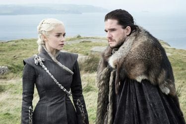 “Sé que existe”: Emilia Clarke confirma la secuela de Game of Thrones sobre Jon Snow 
