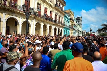 Cuba se prepara para un lunes agitado