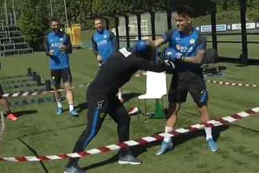 Lautaro Martínez y Antonio Conte, en la improvisada sesión de boxeo en el Inter