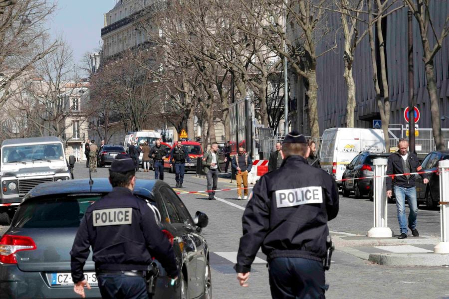 Policía francesa, FMI, París