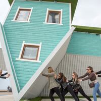 ¡Todo de cabeza!: así es la innovadora casa invertida de Brighton