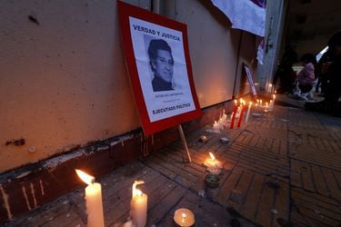 Velatón en las puertas del Estadio Víctor Jara, en septiembre de 2018. A 45 años del asesinato del cantautor