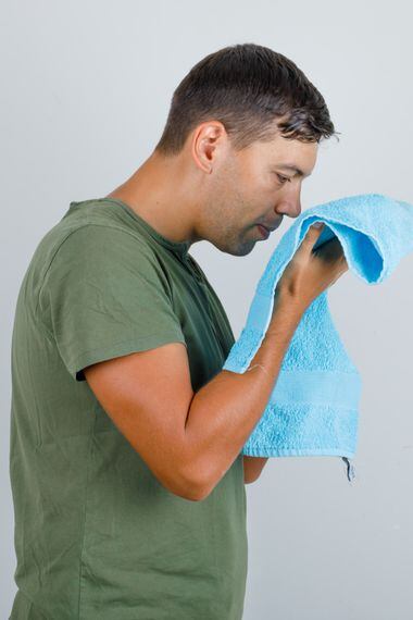 La mejor manera de quitar el olor a humedad de las toallas