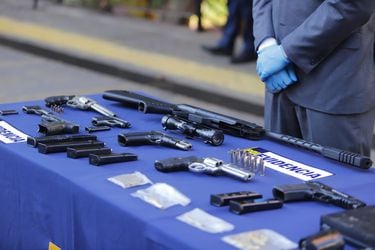 En una sede deportiva encontraron armas y drogas: PDI desbarata banda dedicada al narcotráfico con alto poder de fuego