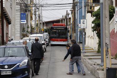 “La crisis es ahora y no en 2025″: licitación del transporte público en el Gran Valparaíso recibe críticas y ministro Muñoz defiende plazos