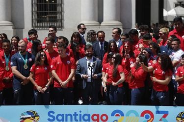 El Presidente Boric recibió en La Moneda al Team Chile.