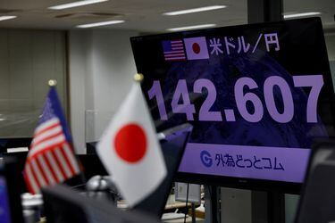 Japón interviene en el mercado de divisas para frenar la caída del yen