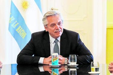 Presidente Fernández recibe a presidentes de la AFA y la Conmeb