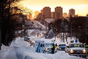 Tormenta invernal azota el este de Estados Unidos y Canadá y trastorna los viajes