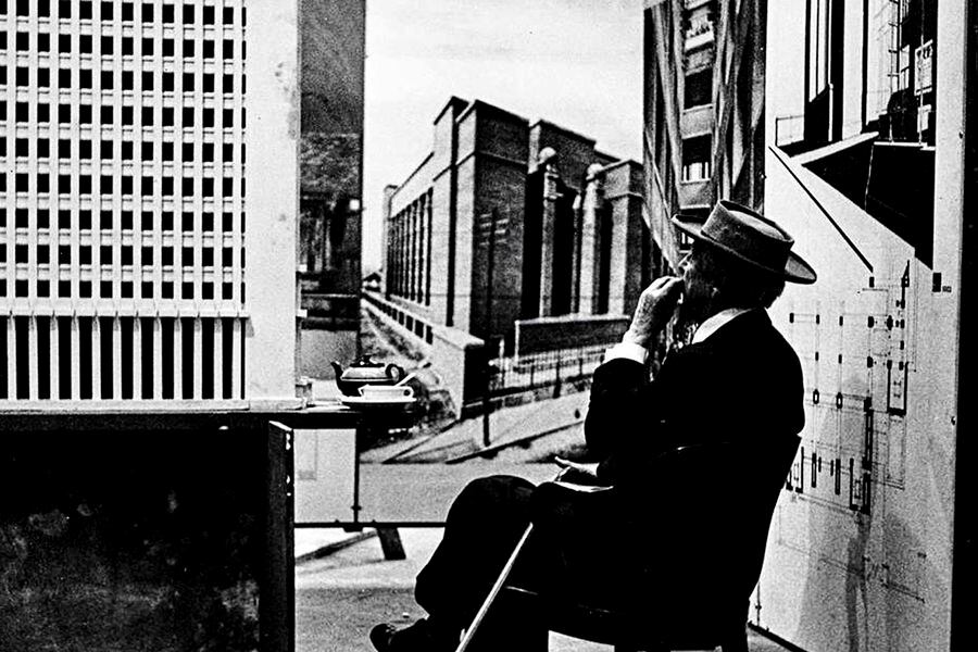 Desempacando archivos en el MoMA - La Tercera