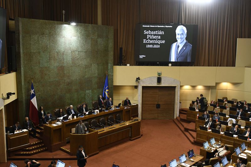 Familia de Sebastián Piñera asiste a homenaje al expresidente en la Cámara de Diputados.