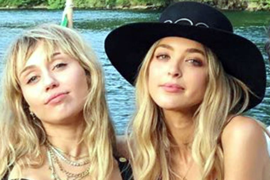 miley_cyrus_kaitlynn_carter_besos_club
