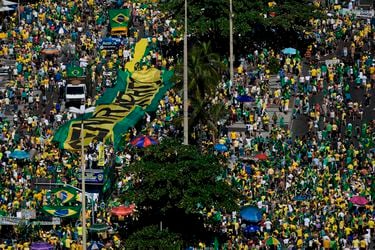 Multitudinaria marcha en apoyo de Sérgio Moro (AFP)