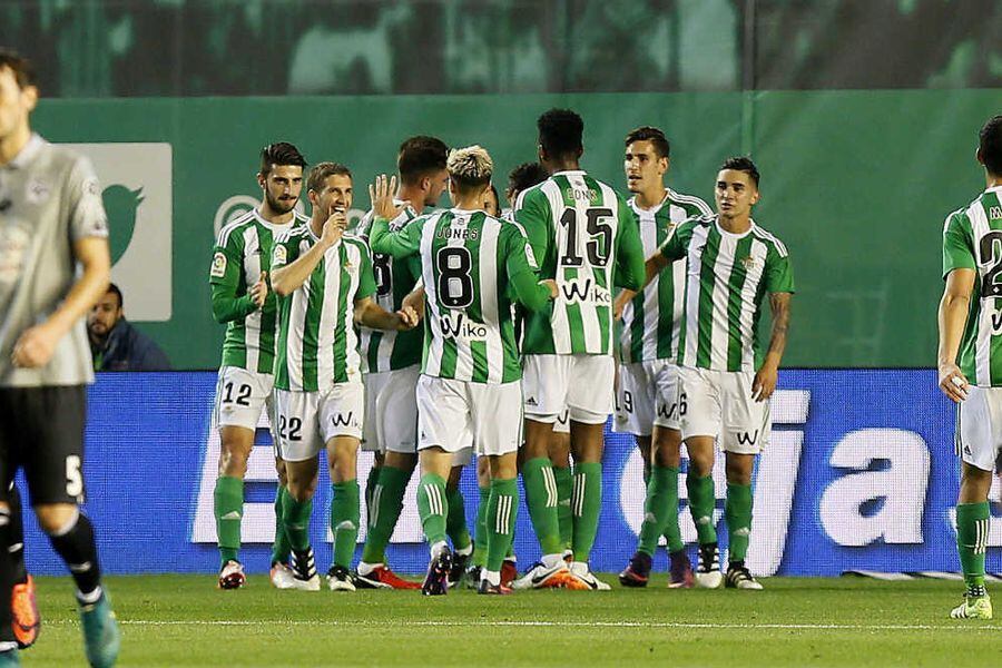 “Abuelo, te habla el Betis” el club español llama a sus abonados