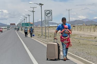 Inmigrantes: Estudio revela que la principal barrera que tienen los extranjeros para regularizarse es la demora en los trámites