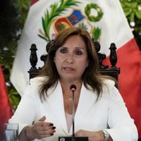 Boluarte se refiere a las dificultades para la repatriación de peruanos desde Israel y a las diferencias con operativos de Chile y Argentina