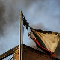 “Sin precedentes” y “Fuego sin control”: la reacción de la prensa internacional a la emergencia por los incendios forestales en Valparaíso