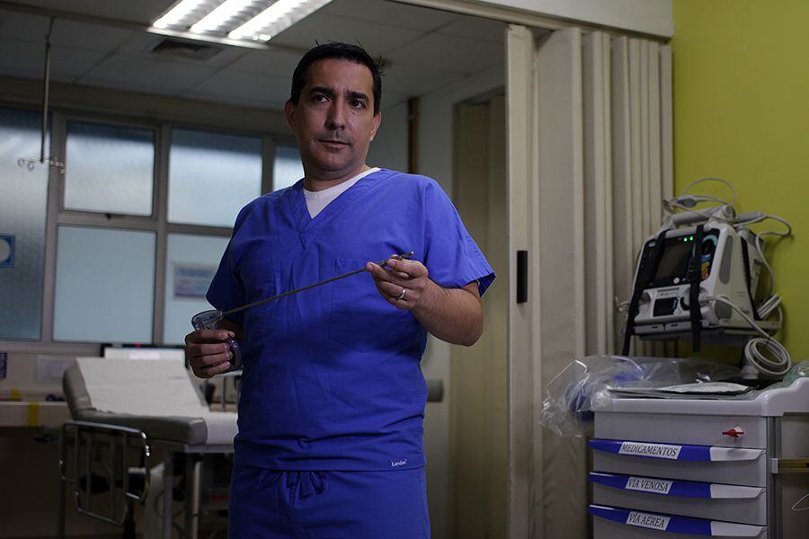 ALBERTO RODRIGUEZ “Somos pioneros a nivel mundial”: Tecnología de médico chileno para hacer cirugías con imanes comienza a usarse en el sector público levita