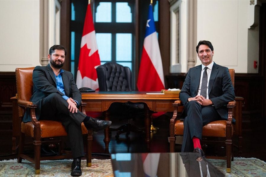 Boric and the Prime Minister of Canada announce that they will jointly defend the protection of the oceans at the Summit of the Americas