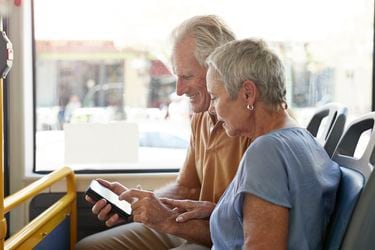 Por qué es tan importante digitalizar a las personas mayores