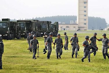 jsdf-soldiers-take-part-in-a-drill-to-mobil-38886677