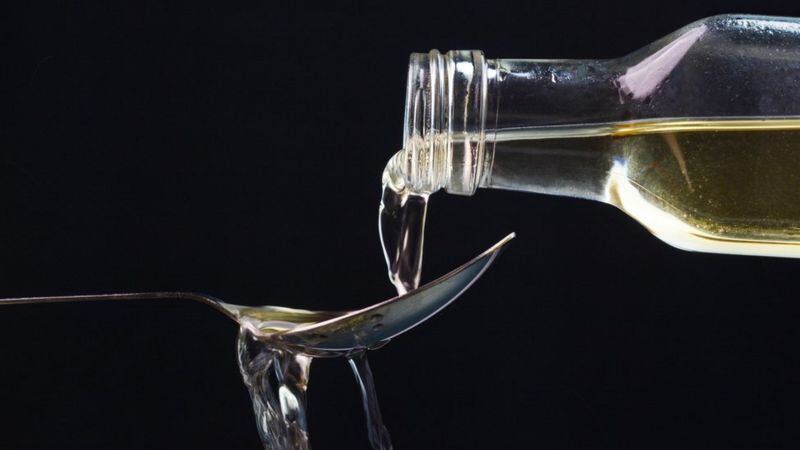 La orina y top el aceite se mezclan