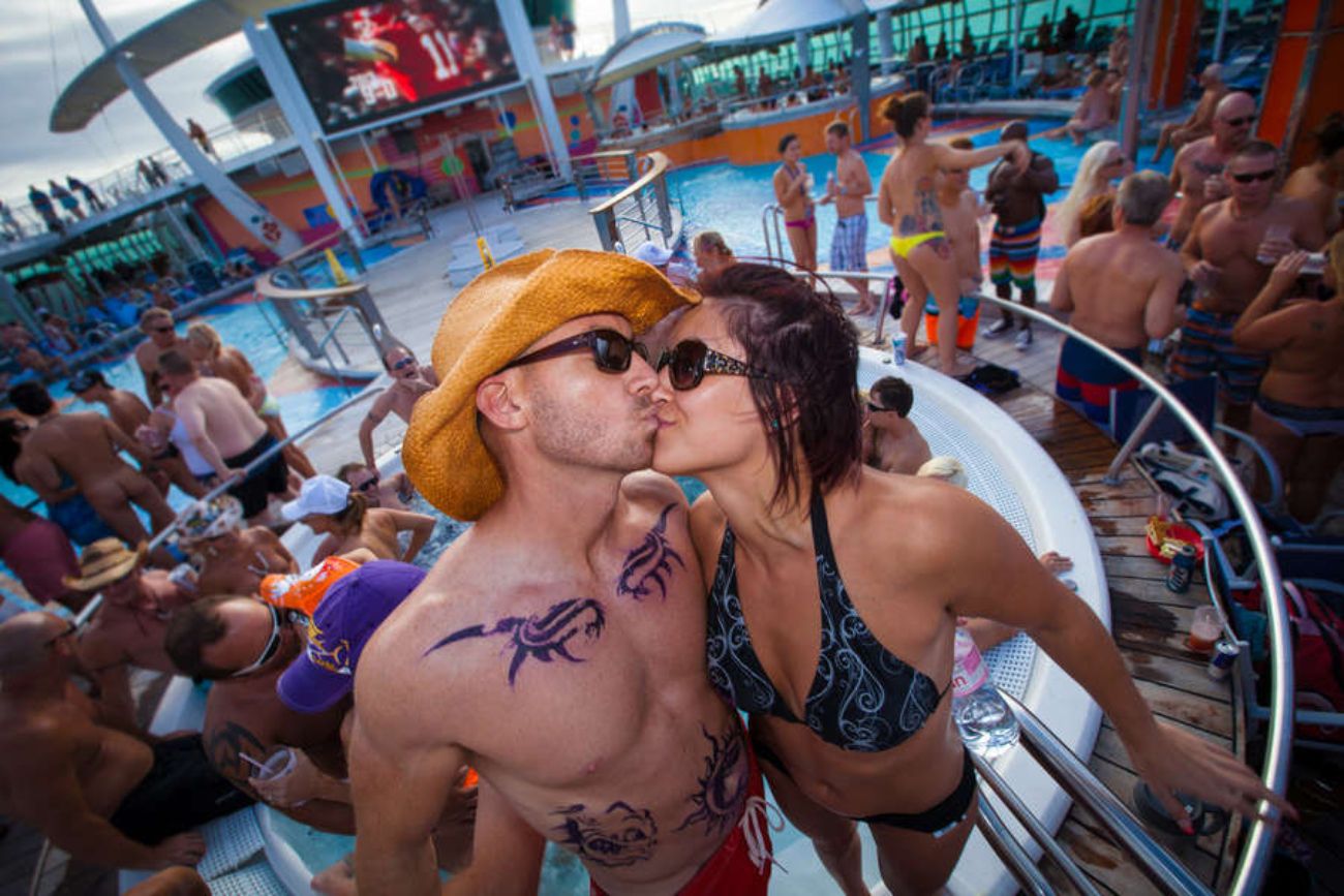 Sexualidad y juegos: cómo son los cruceros swinger - La Tercera